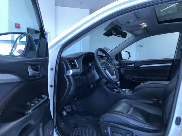 Thumbnail: 2019 Toyota Highlander - 12