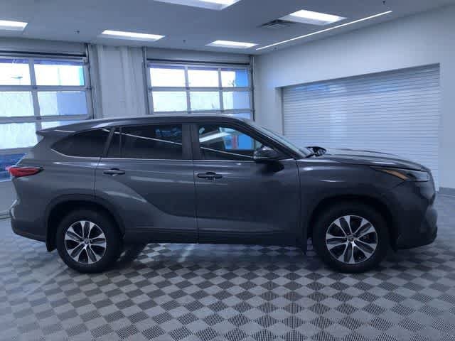 Thumbnail: 2023 Toyota Highlander - 37