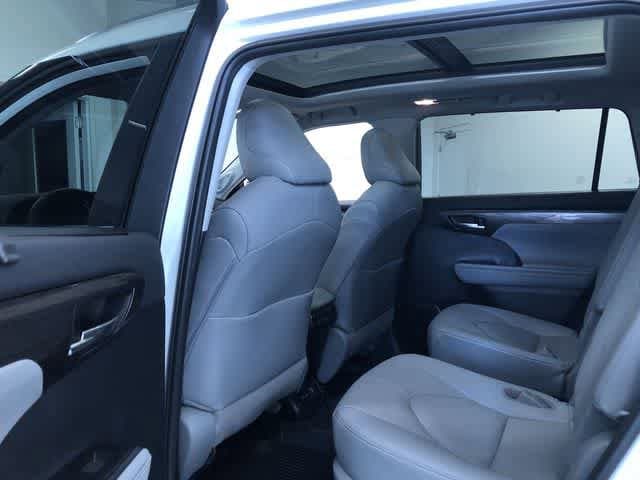 Thumbnail: 2021 Toyota Highlander - 23