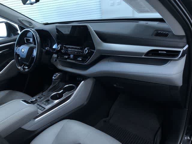 Thumbnail: 2020 Toyota Highlander - 15