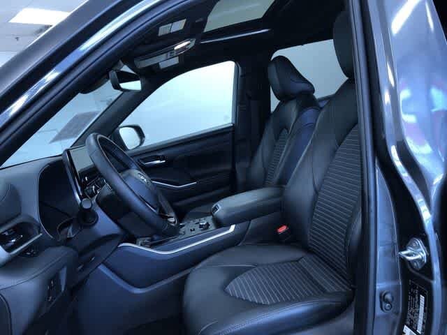 Thumbnail: 2025 Toyota Highlander - 19