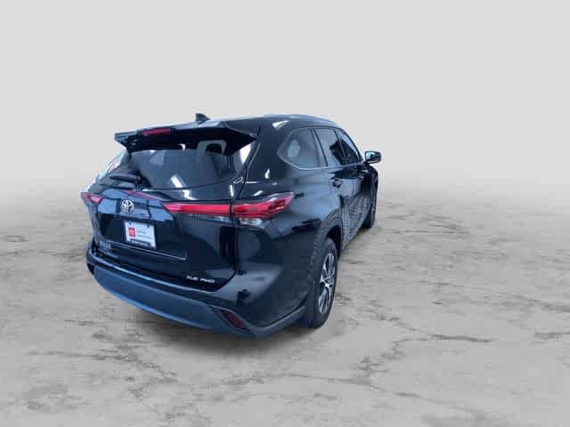 Thumbnail: 2021 Toyota Highlander - 9