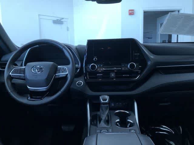 Thumbnail: 2025 Toyota Highlander - 18