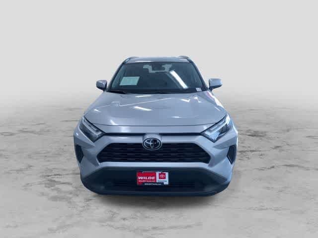 2025 Toyota RAV4 Hybrid XLE photo 4