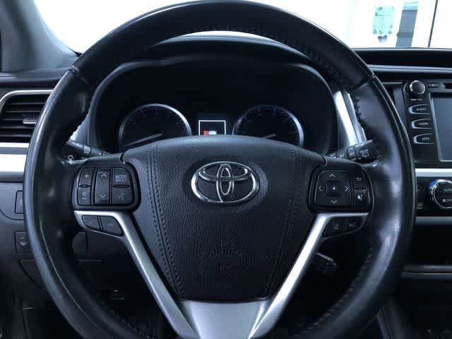 Thumbnail: 2019 Toyota Highlander - 24