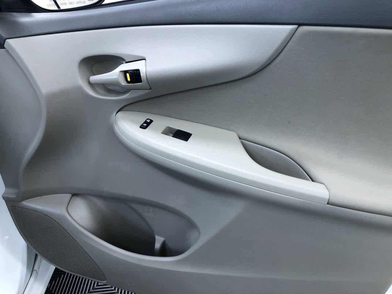 Thumbnail: 2009 Toyota Corolla - 31