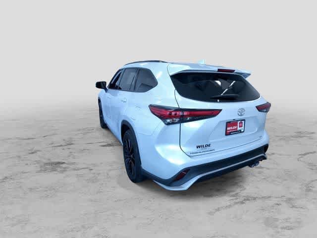 Thumbnail: 2023 Toyota Highlander - 9