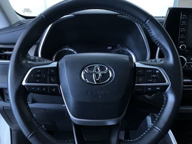 Thumbnail: 2022 Toyota Highlander - 17
