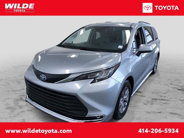 2023 Toyota Sienna XLE -
                West Allis, WI