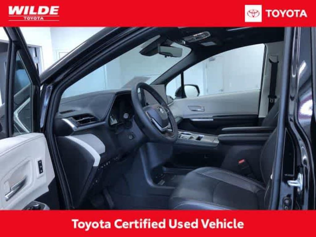 Certified 2025 Toyota Sienna Platinum Mini-van, Passenger