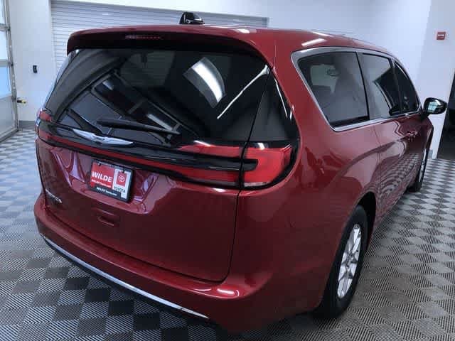 Thumbnail: 2025 Chrysler Pacifica - 35