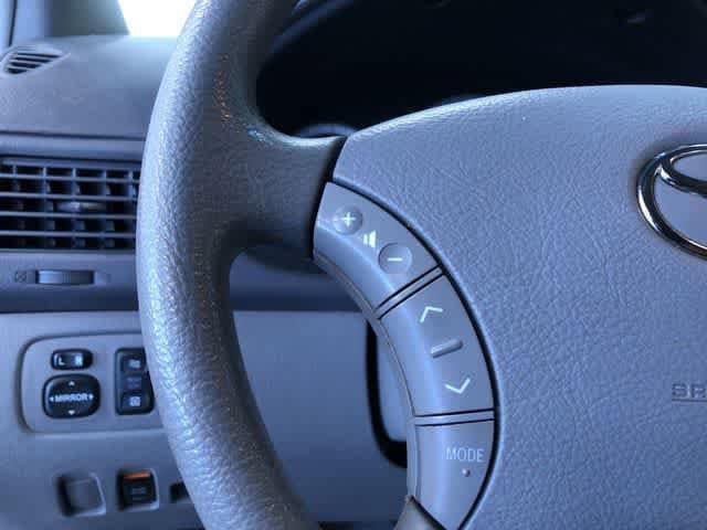 Thumbnail: 2005 Toyota Sienna - 27