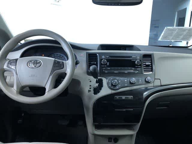 Thumbnail: 2012 Toyota Sienna - 17