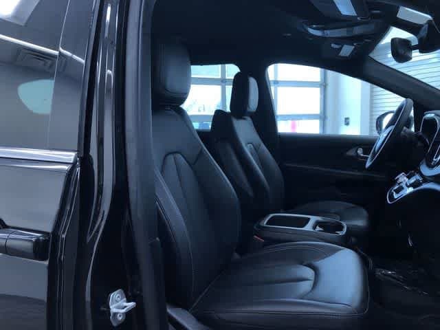 Thumbnail: 2025 Chrysler Pacifica - 23