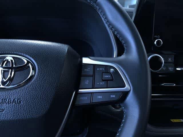 Thumbnail: 2025 Toyota Highlander - 18