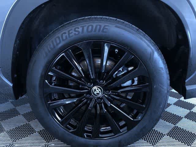 Thumbnail: 2025 Toyota Highlander - 18