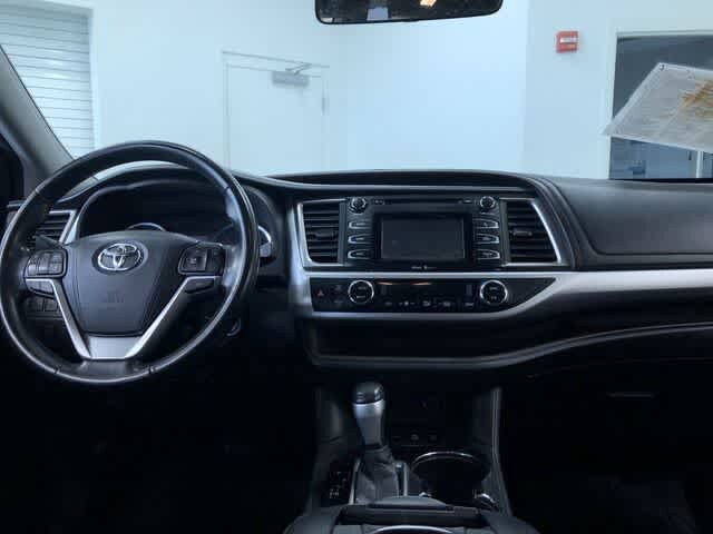 Thumbnail: 2015 Toyota Highlander - 18