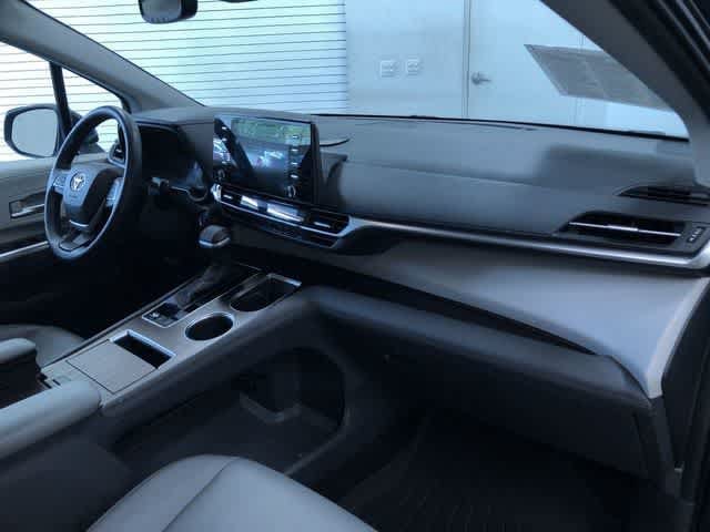 Thumbnail: 2021 Toyota Sienna - 24