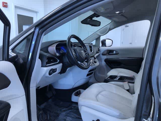 Thumbnail: 2017 Chrysler Pacifica - 11