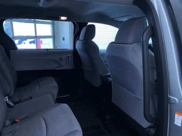 Thumbnail: 2025 Toyota Sienna - 23