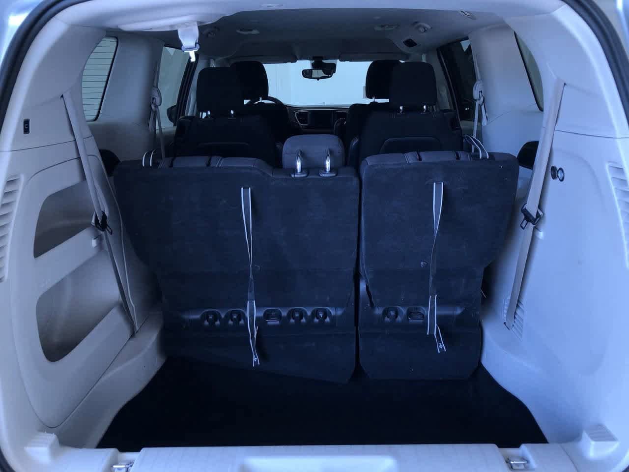 2023 Chrysler Voyager LX 31