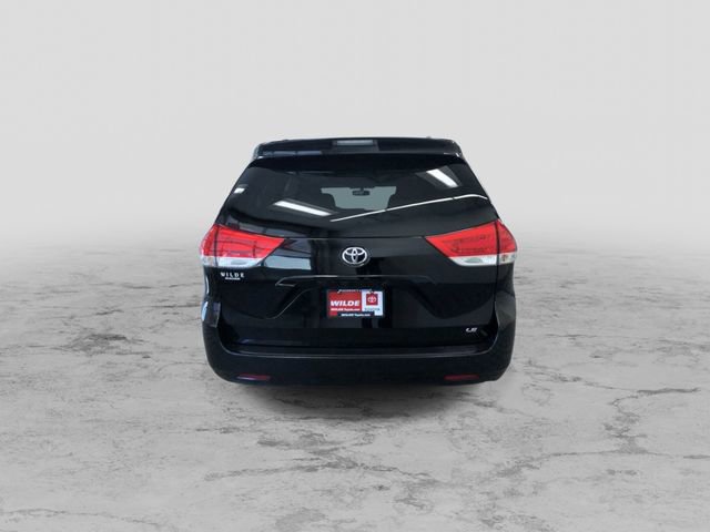 2014 Toyota Sienna  6