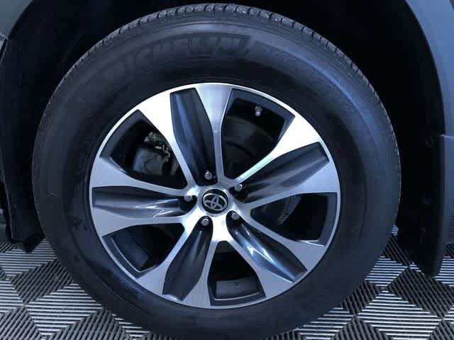 Thumbnail: 2023 Toyota Highlander - 18