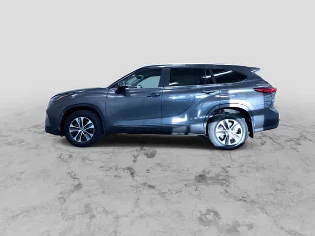 Thumbnail: 2023 Toyota Highlander - 7