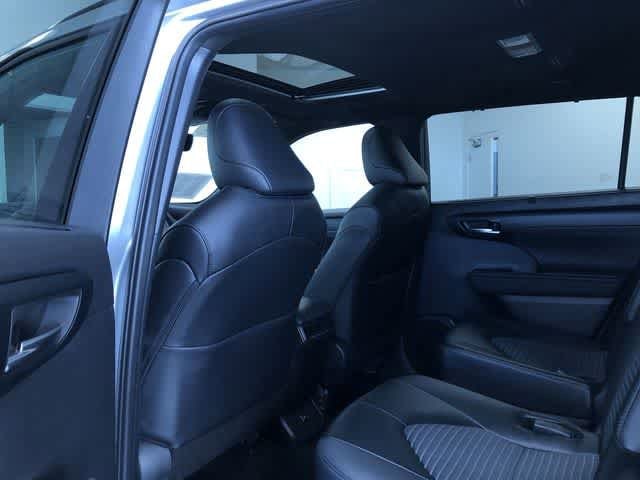 Thumbnail: 2025 Toyota Highlander - 21