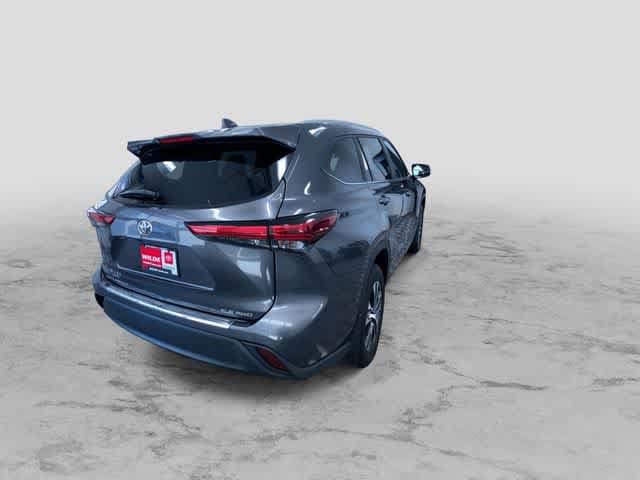 Thumbnail: 2023 Toyota Highlander - 11