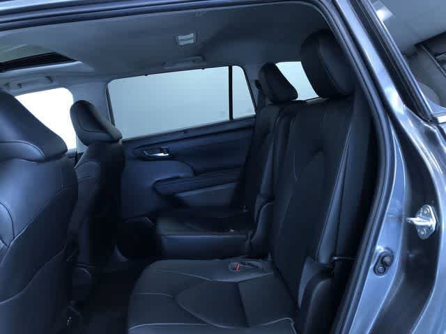 Thumbnail: 2023 Toyota Highlander - 21