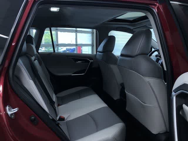 Thumbnail: 2022 Toyota RAV4 - 21