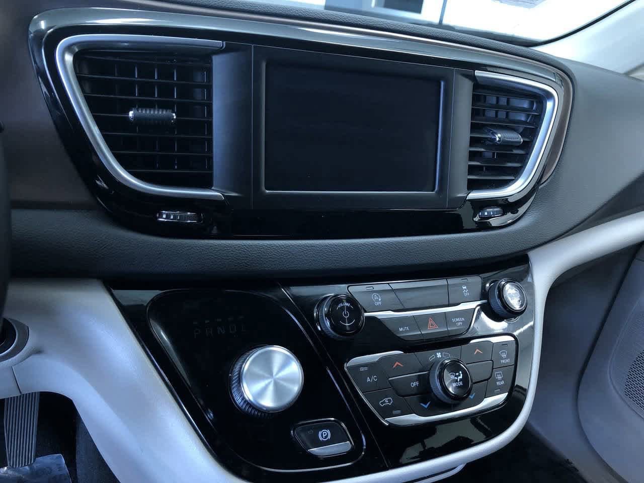 2023 Chrysler Voyager LX 26