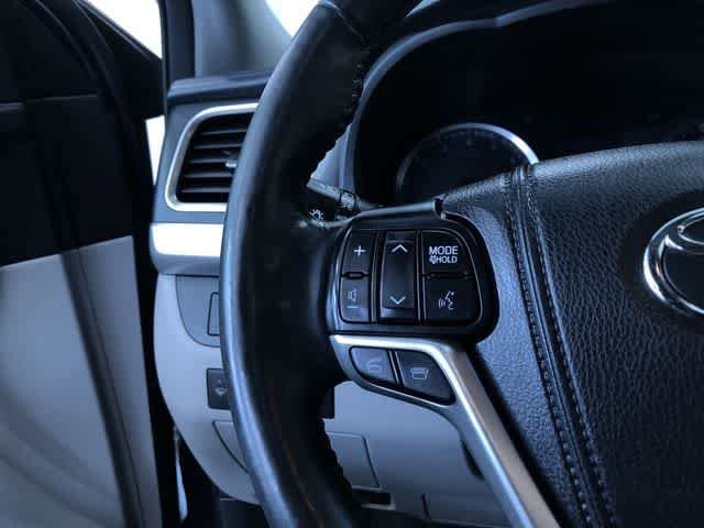 Thumbnail: 2015 Toyota Highlander - 27