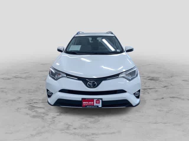 2017 Toyota RAV4 XLE photo 4