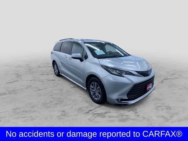 Thumbnail: 2021 Toyota Sienna - 3