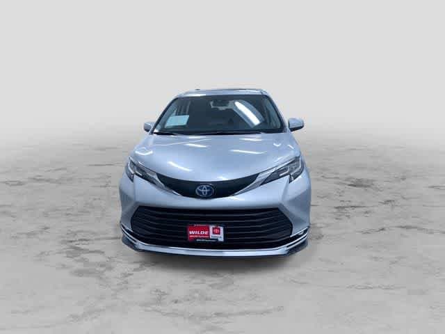 Thumbnail: 2021 Toyota Sienna - 4