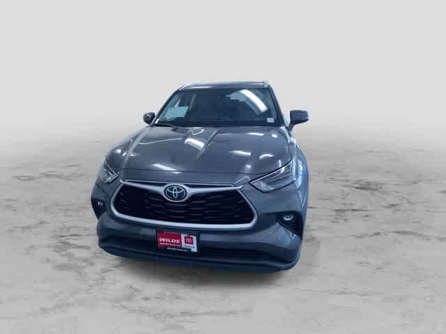 Thumbnail: 2022 Toyota Highlander - 4