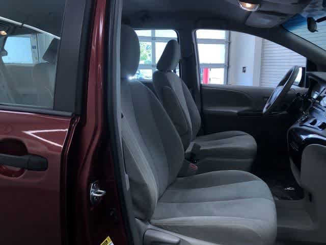 Thumbnail: 2012 Toyota Sienna - 27