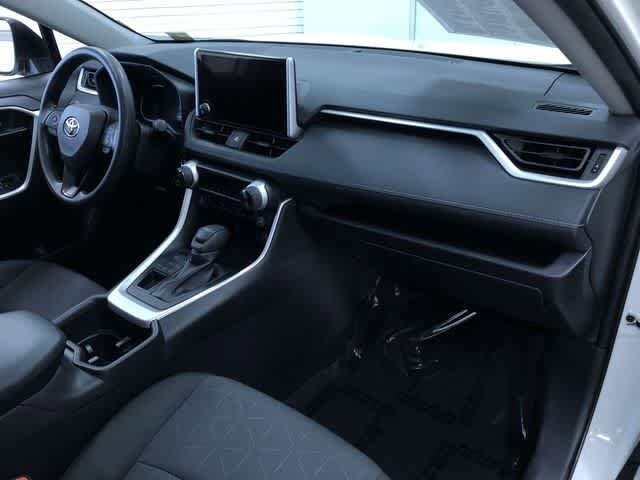 2025 Toyota RAV4 XLE - Photo 20