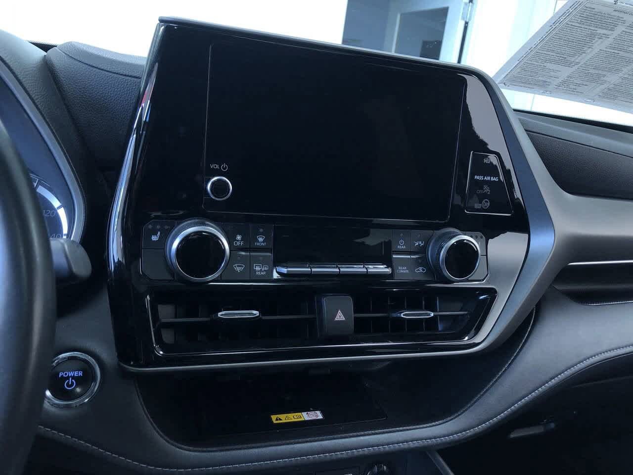 2023 Toyota Highlander XLE 28