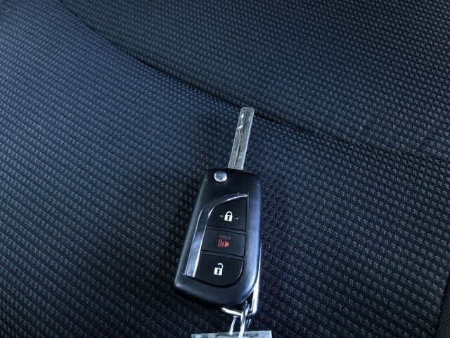 Thumbnail: 2025 Toyota RAV4 - 32