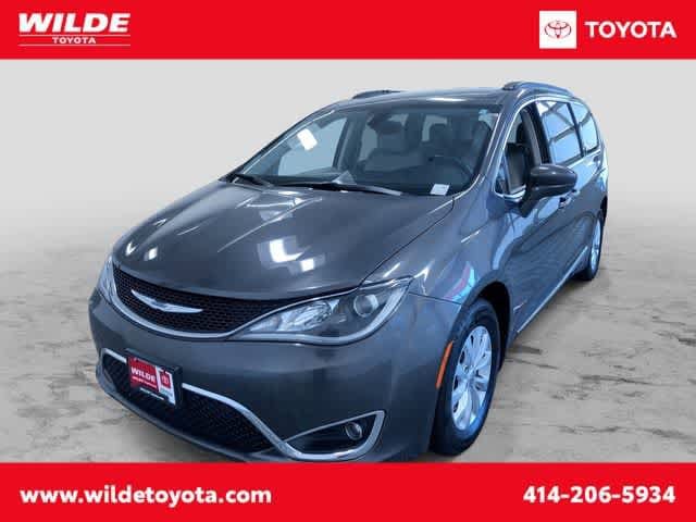 2017 Chrysler Pacifica Touring L -
                  West Allis, WI