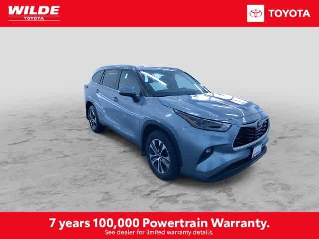 Thumbnail: 2022 Toyota Highlander - 3