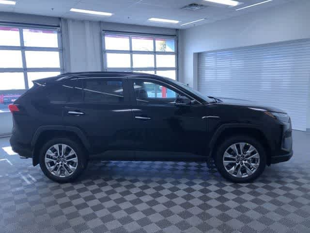 Thumbnail: 2025 Toyota RAV4 - 27