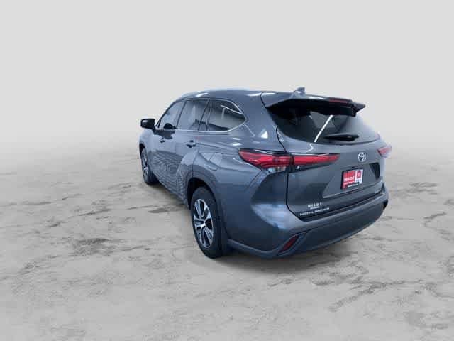 Thumbnail: 2022 Toyota Highlander - 7