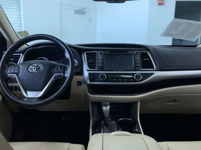 Thumbnail: 2017 Toyota Highlander - 19