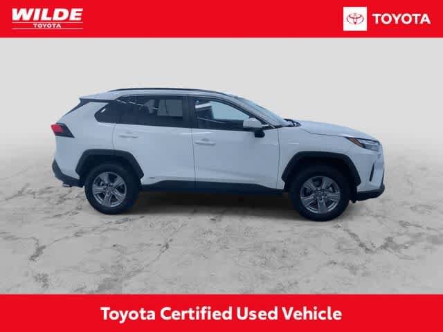 2025 Toyota RAV4 Hybrid XLE photo 2