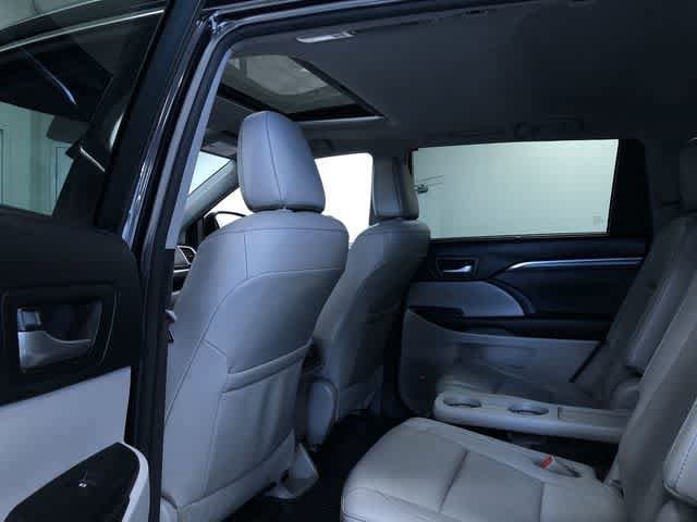 Thumbnail: 2017 Toyota Highlander - 22