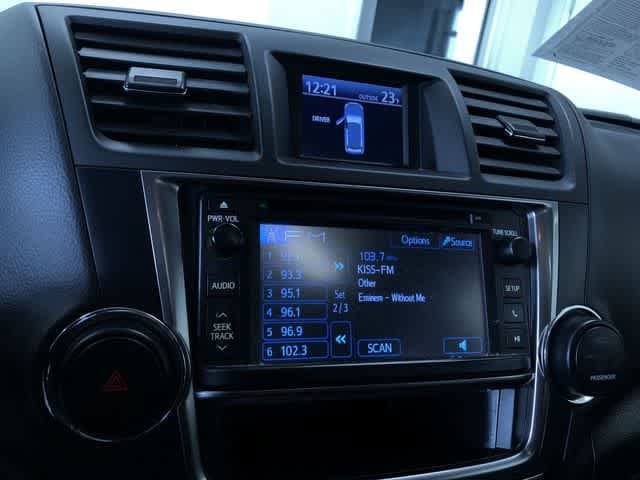 Thumbnail: 2013 Toyota Highlander - 20